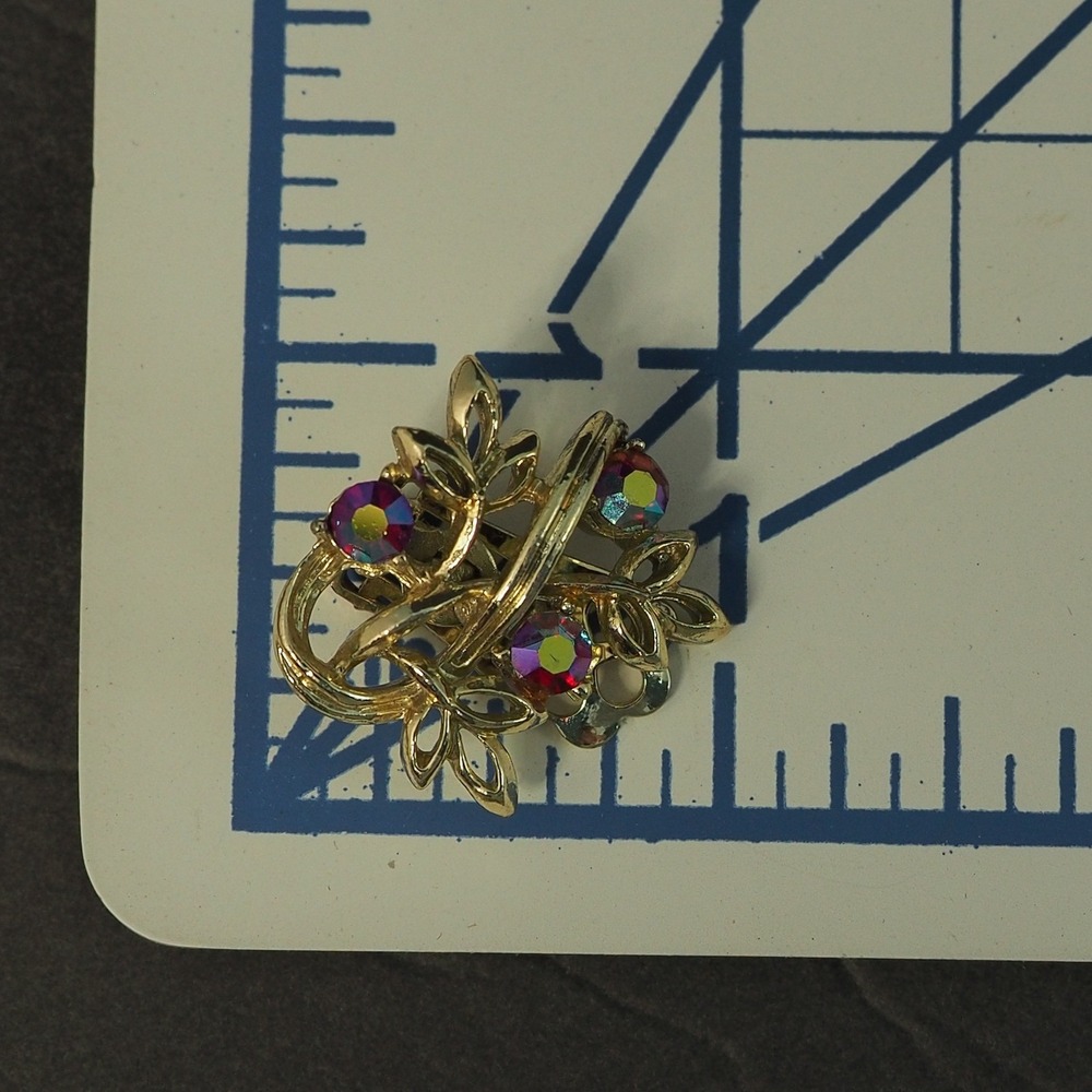 Coro Clip On Earrings Leaf Spray Gold Tone Aurora Borealis Rhinestone Vintage - Picture 3 of 7